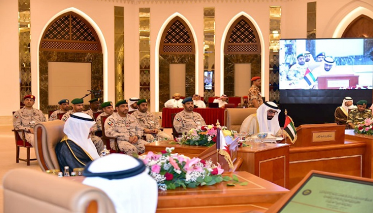 وفد دولة الإمارات المشارك في الاجتماع الـ16 لمجلس الدفاع المشترك