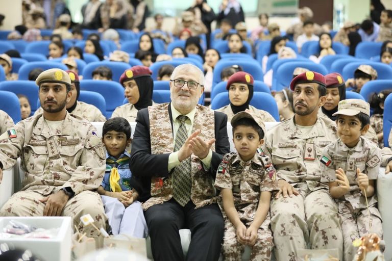 جانب من زيارة وفد القوات المسلحة الإماراتية لمدارس رأس الخيمة