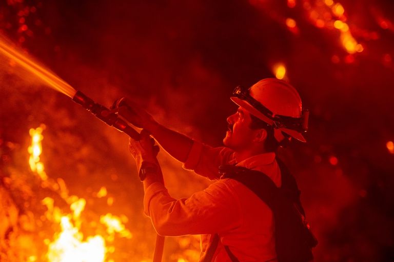 فرق إطفاء خاصة لحماية الأثرياء من الحرائق في كاليفورنيا