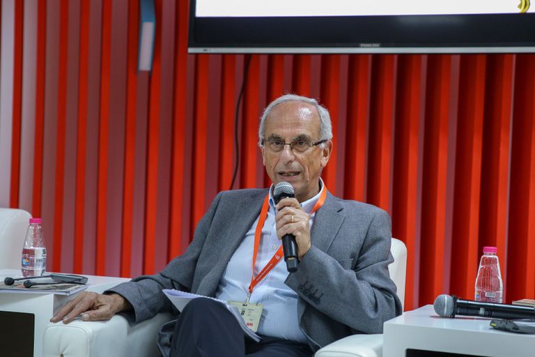 جانب من الندوة