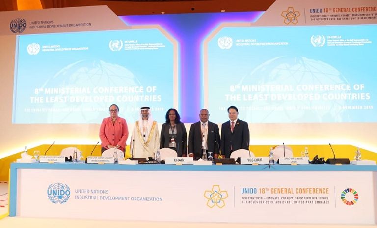 وزير الطاقة والصناعة الإماراتي يلقي الكلمة الافتتاحية