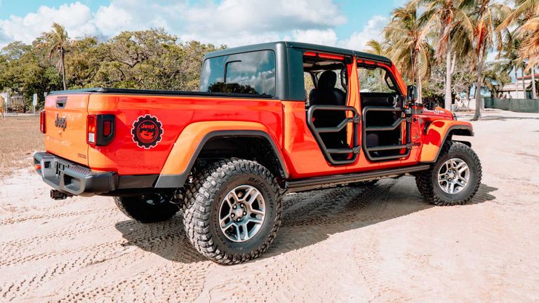 طراز جيب Three O Five