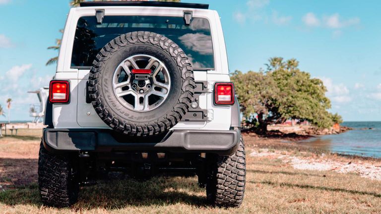 طراز جيب Three O Five