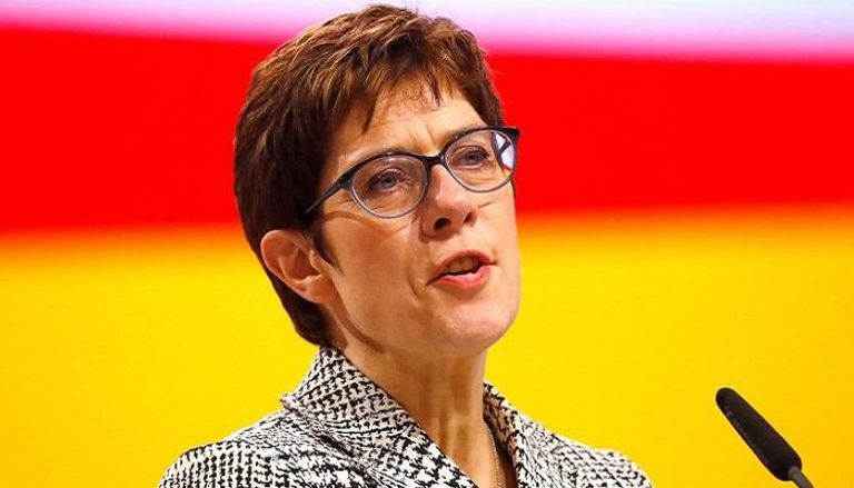  وزيرة الدفاع الألمانية إنغريت كرامب كارنباور