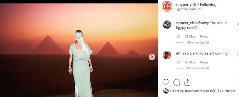 المطربة كاتي بيري