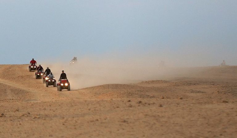 منطقة الأهرامات السياحية غرب القاهرة - أرشيفية