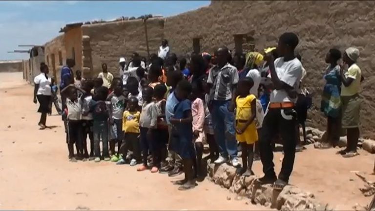 بيدرو في صورة جماعية مع بعض أبنائه وأحفاده