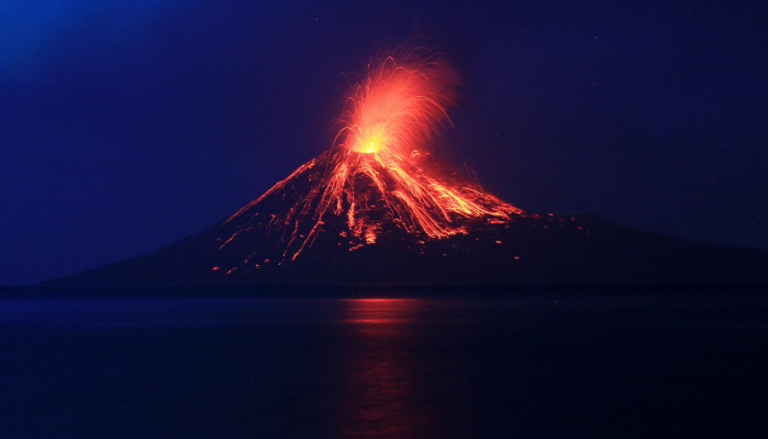 ثوران بركان على جزيرة ساتسومايو باليابان - أرشيفية