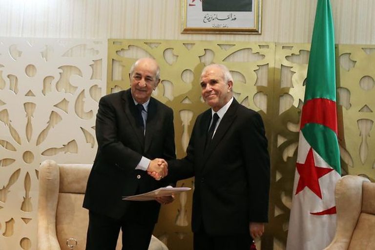 تسليم تبون ملف ترشحه رئيسا الوزراء السابقان في الجزائر علي بن فليس وعبدالمجيد تبون