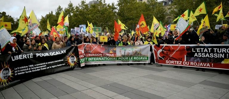 آلاف المتظاهرين في باريس لدعم الأكراد