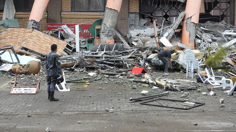 الزلزالان أسفرا عن تضرر عشرات الأبنية