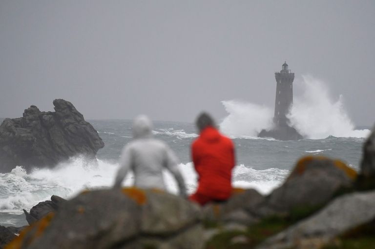 الأرصاد الفرنسية تتوقع استمرار هبوب رياح قوية