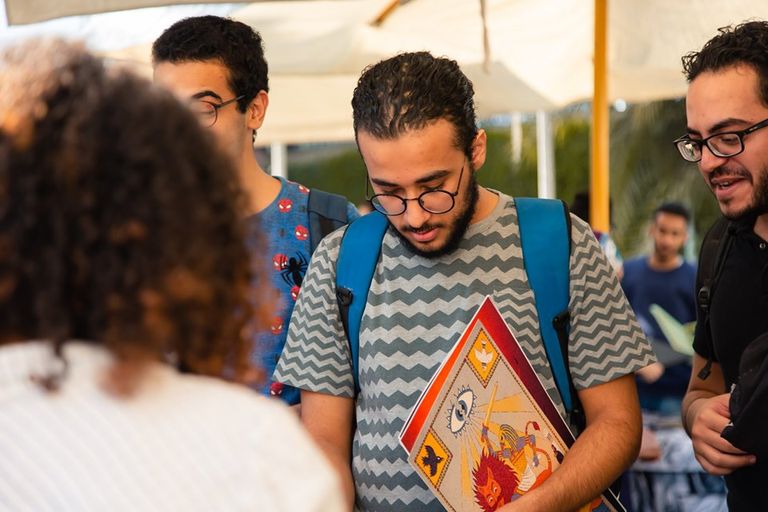 شباب يتابع انشطة السوق التجاري لمهرجان الكوميكس - المصدر موقع المهرجان  جانب من فعاليات مهرجان كايروكوميكس
