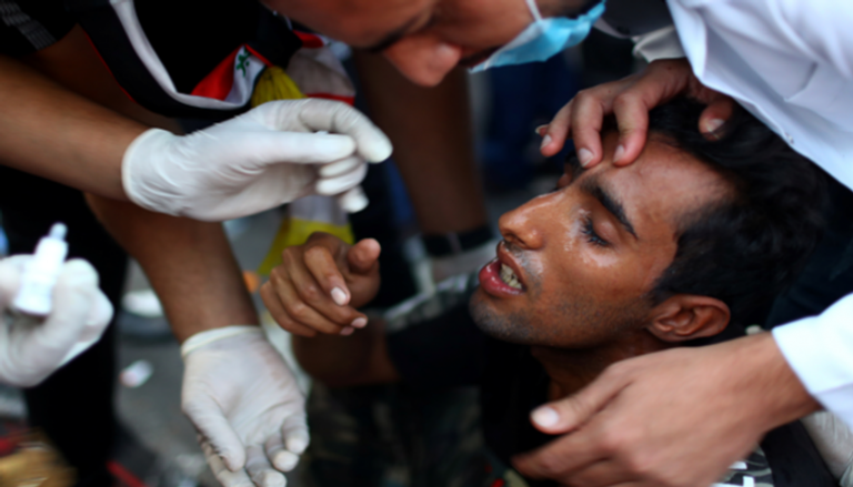 أحد المصابين في احتجاجات العراق جراء الغاز