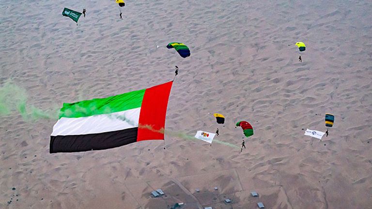 العلم الإماراتي.. راية خفاقة بالمجد والإنجازات