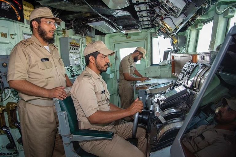 أفراد القوات البحرية الملكية السعودية المشاركون في التمرين