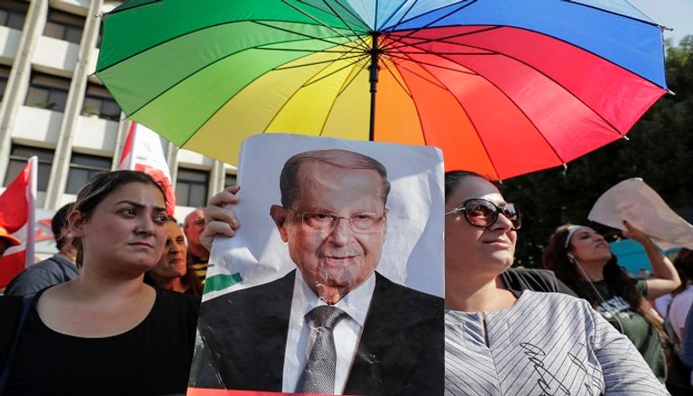 أنصار الرئيس اللبناني يتظاهرون أمام القصر الجمهوري - أ ف ب