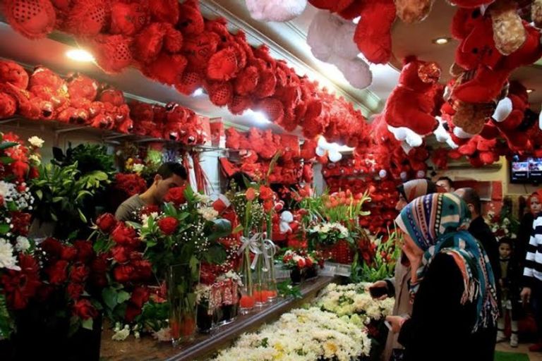 يوم الحب بنسخته المصرية.. جنازة ولدت عيدا