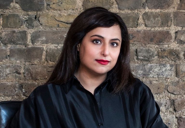 القيّم والناقد أوكوي إينوزور والشيخة حور بنت سلطان القاسمي