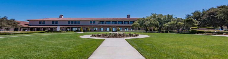 الماعز تنقذ مكتبة رونالد ريجان في كاليفورنيا من حرائق الغابات