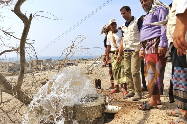  الإمارات تدشن مشروعا لتزويد سكان تعز بالمياه النقية