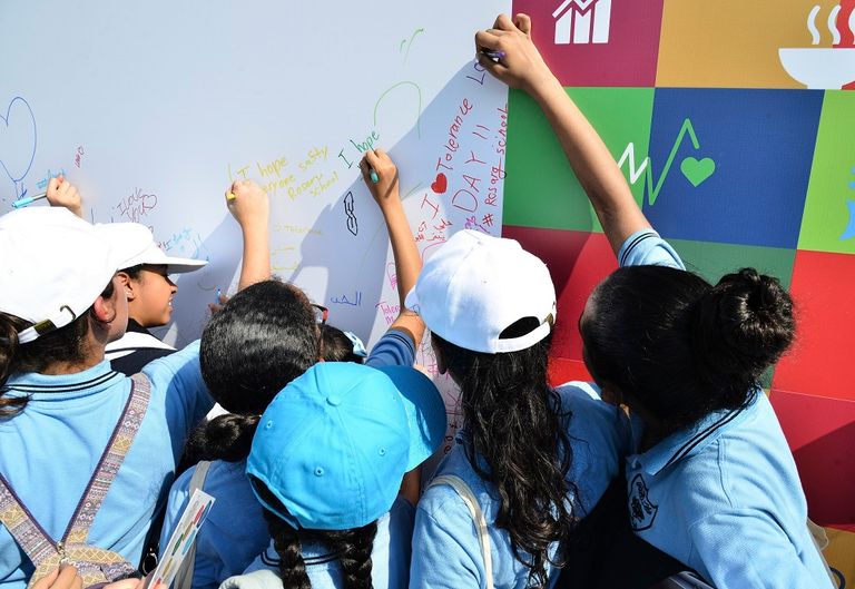 مسيرة التسامح في حديقة "أم الإمارات"