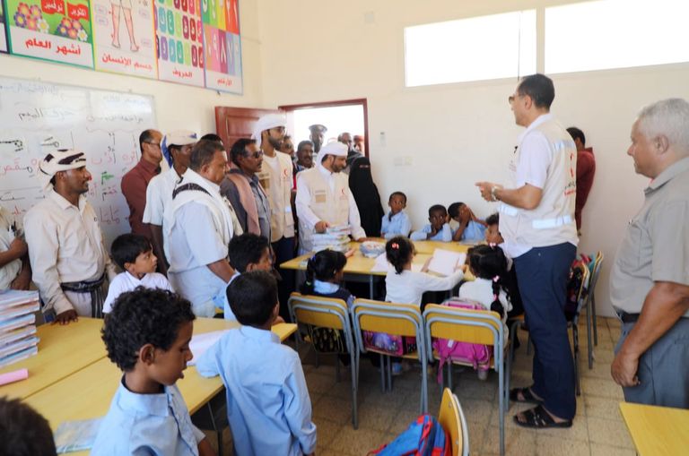 وفد الهلال الأحمر الإماراتي خلال افتتاح الوحدات