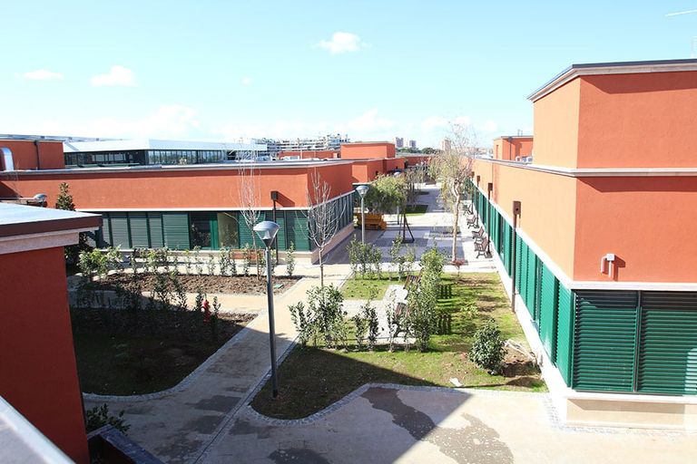 قرية إيمانويلي الإيطالية لمرضى ألزهايمر