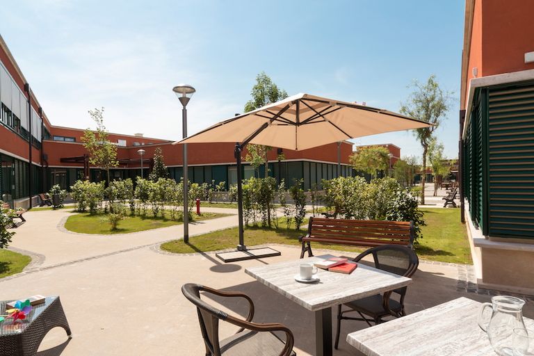 قرية إيمانويلي الإيطالية لمرضى ألزهايمر