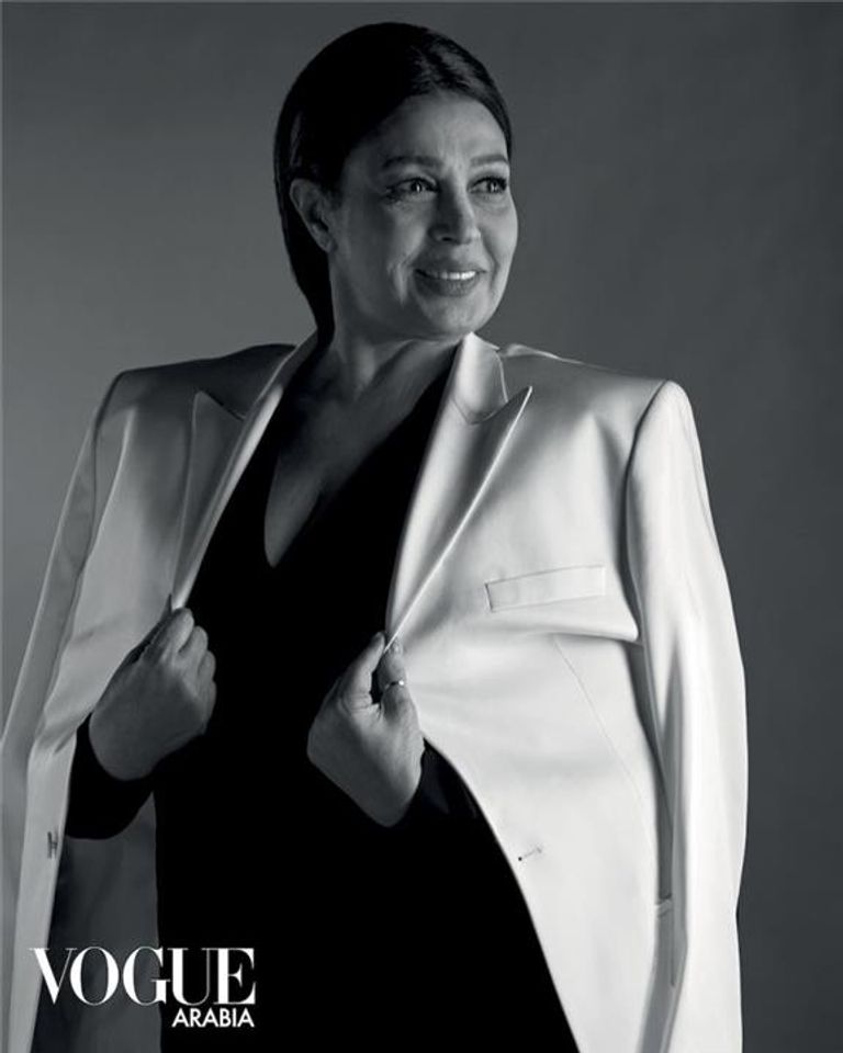 الفنانة فيفي عبده خلال جلسة التصوير