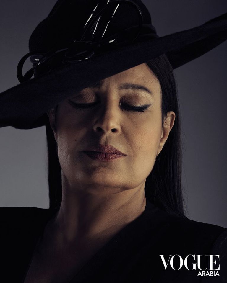 الفنانة فيفي عبده خلال جلسة التصوير