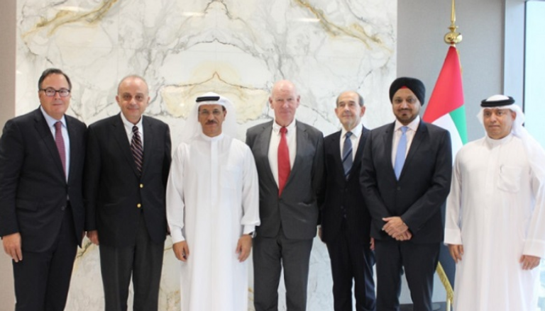 وزير الاقتصاد الإماراتي خلال استقباله أعضاء المجلس الاستشاري للهيئة