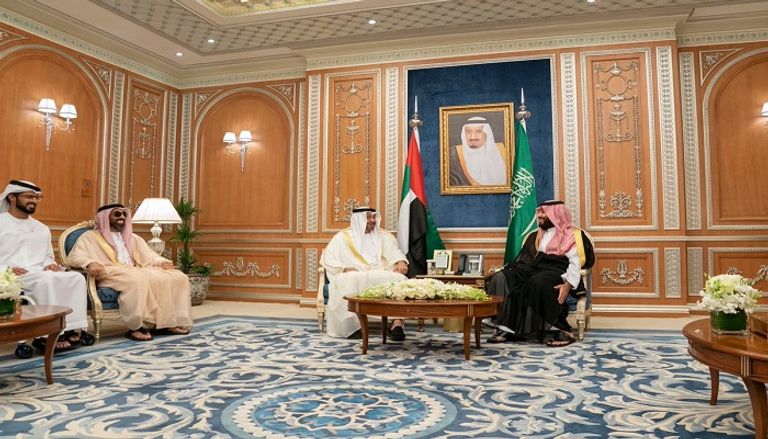 ولي العهد السعودي وولي عهد أبوظبي خلال لقائهما