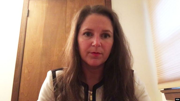 سارة ليفنسون نجلة المحقق الفيدرالي الأمريكي المختفي في إيران إحدى الصور التي أرسلت لأسرة المحقق الأمريكي عام 2011 - أرشيفية