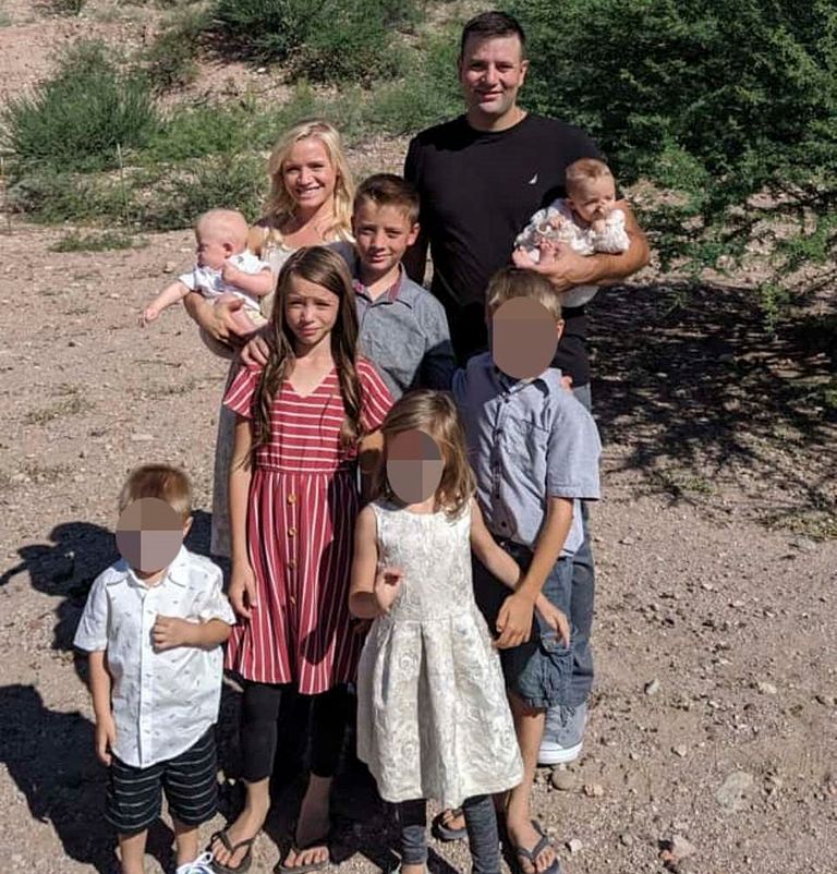 صورة جماعية لأفراد عائلة لي بارون