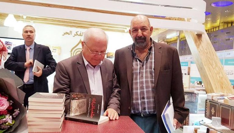 نبيل سليمان يوقع نسخة من كتابه الجديد "طغيانيادا"