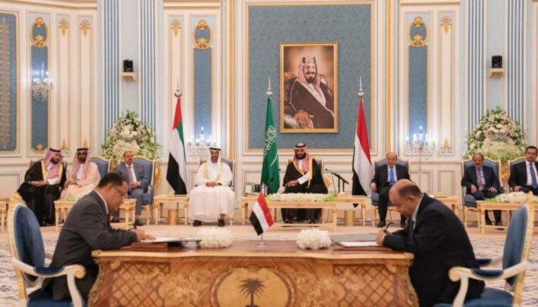 جانب من توقيع اتفاق الرياض بين الحكومة اليمنية والمجلس الانتقالي الجنوبي