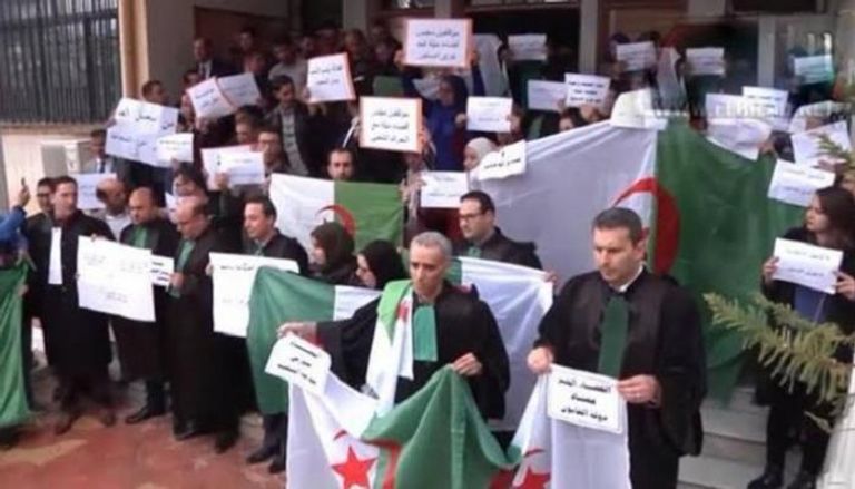 أزمة القضاء تنتهي في الجزائر ونقابة القضاة تقرر وقف الإضراب 
