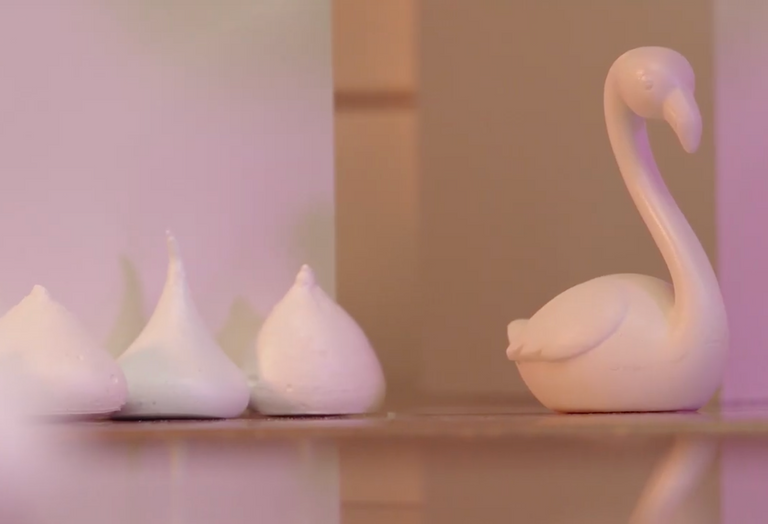 "ميرانج السماء" أخف حلوى في العالم