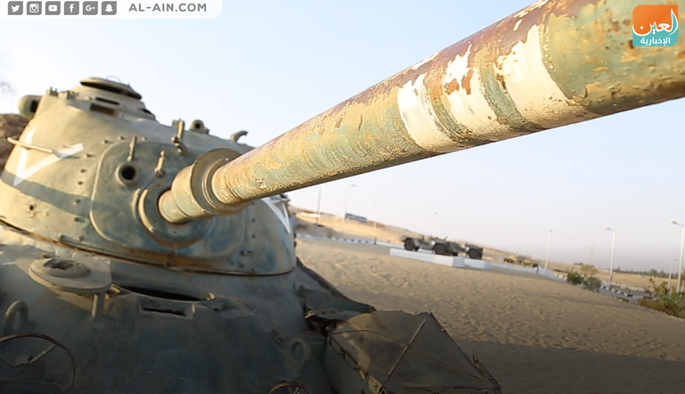  دبابة القائد يتم تعليمها برسم حلقات بيضاء حول ماسورة الدبابة، وحسب الترتيب، السرية الأولى حلقة واحدة، الثانية حلقتين و هكذا.