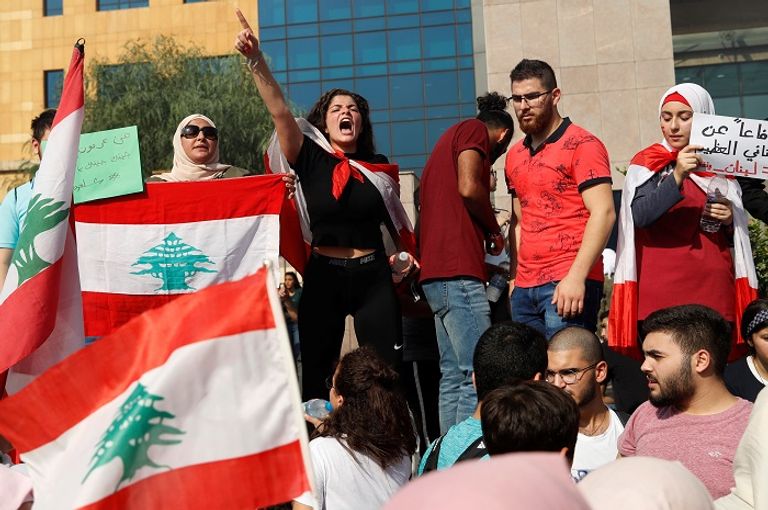 الطلاب اللبنانيون يتصدرون مشهد الاحتجاجات