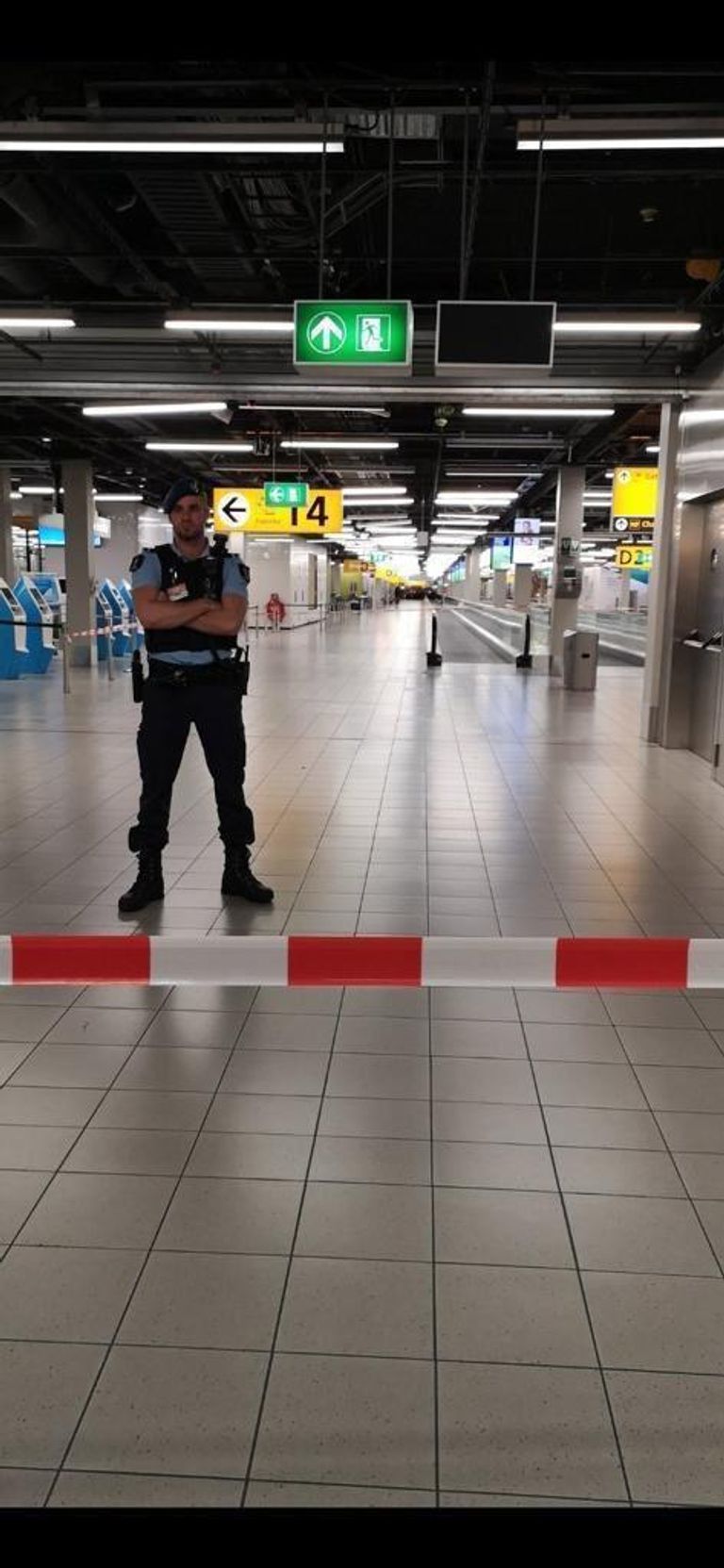 الشرطة الهولندية بمطار سخيبهول في أمستردام