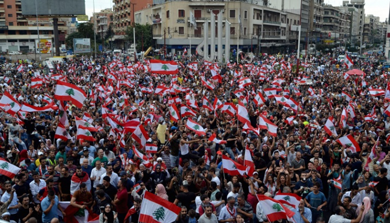 الاحتجاجات الشعبية في لبنان مستمرة بسبب الأزمات الاقتصادية