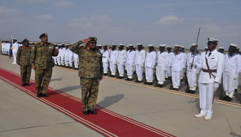 رئيس الأركان السوداني خلال تفقده قوات اتجاه البحر الأحمر