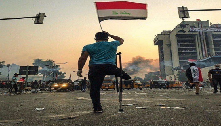 شاب عراقي مبتور القدم يصر على المشاركة في مليونية الجمعة