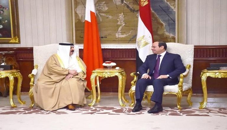 الرئيس المصري وملك البحرين خلال جلسة مباحثات رسمية