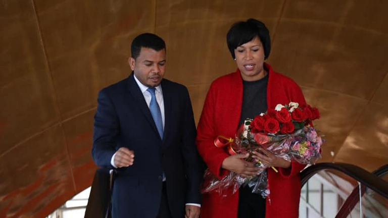 عمدة واشنطن مورييل باوزر وعمدة أديس أبابا تاكلي أوما