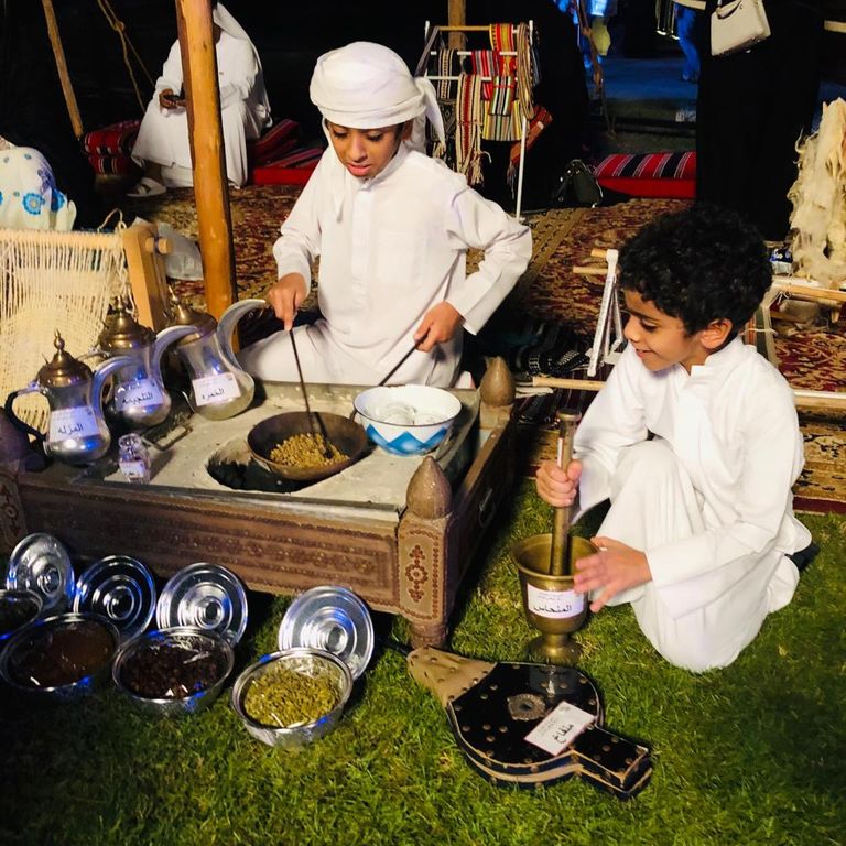 الأطفال استمتعوا بنشاط الصقارة ضمن فعاليات النادي