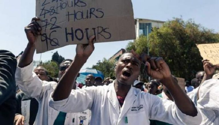 516 طبيبا في زيمبابوي مهددون بالطرد من وظائفهم