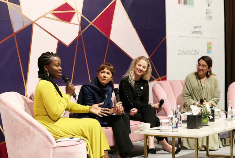 جانب من جلسات قمة "PublisHer"